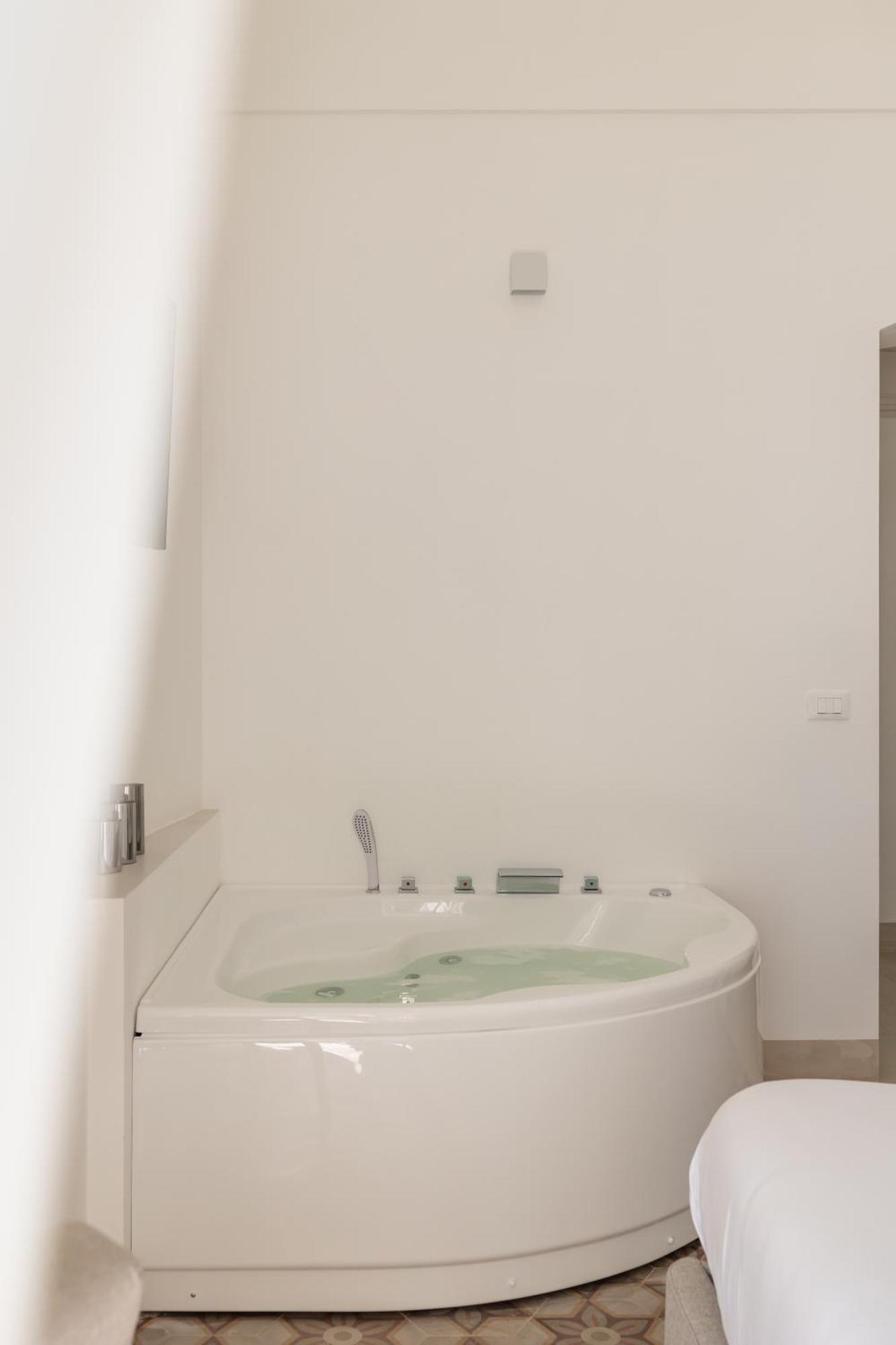 Donna Veneranda Bed and Breakfast Βιέστε Εξωτερικό φωτογραφία